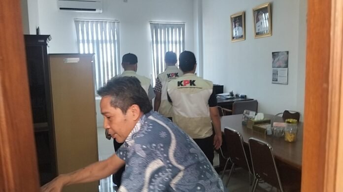 Telusuri Pengadaan Proyek, KPK Geledah Ruang Kerja Pj Sekda Lombok Barat
