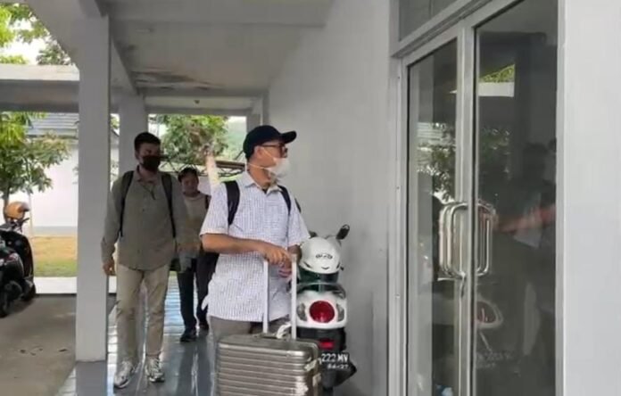 Penyidik KPK Geledah Rumah Dinas Bupati Lombok Barat dan Dinas PUPRPKP