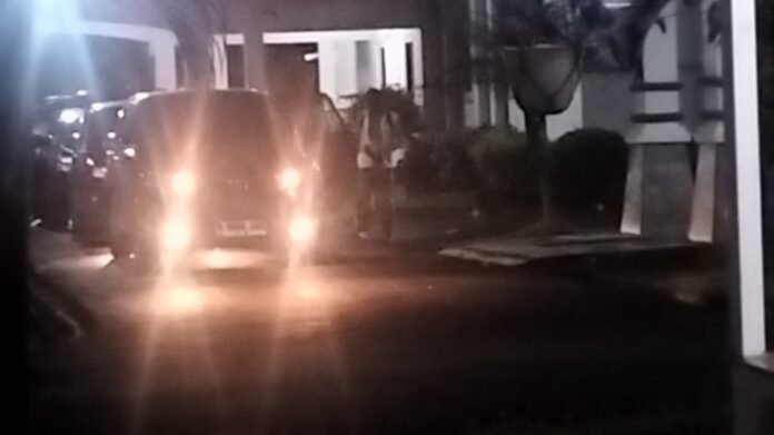 KPK Sita Dokumen di Kantor Dinas PUPRPKP Lombok Barat, Dua Kendaraan Pribadi di Rumah Dinas LAZ Disegel