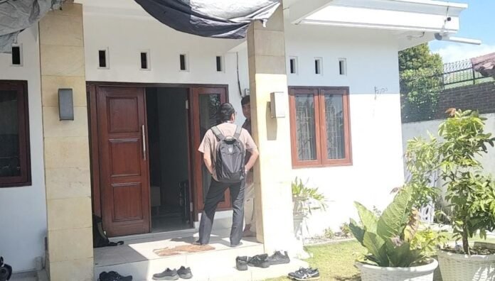 Giliran Rumah Pribadi Kepala Dinas PUPRPKP Lombok Barat Digeledah KPK