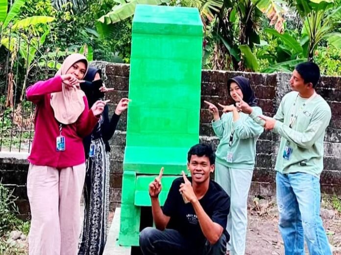 KKN Ummat Kelompok 39 Luncurkan Siberdampak, Inovasi Rocket Stove Minim Asap di Desa Pakuan