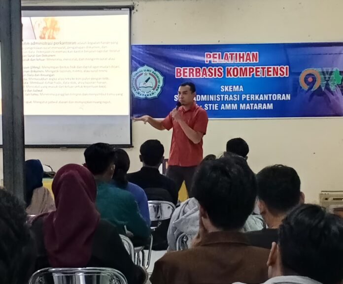 Tingkatkan Daya Saing Lulusan, STIE AMM Mataram Gelar Uji Kompetensi Staf Administrasi Bersama LSP Nawa Widya Surabaya
