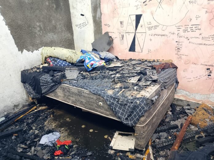 Rumah Terbakar di Peresak Narmada, 21 Orang Terdampak