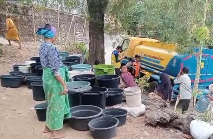 Kekeringan di Lobar, Warga Terpaksa Beli Air hingga Sewa MCK