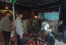 Patroli di Mataram-Lobar, Polisi Amankan Sajam dan Sita Puluhan Botol Miras Patroli di Mataram-Lobar, Polisi Amankan Sajam dan Sita Puluhan Botol Miras