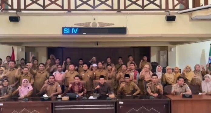 Mengadu ke DPRD Lobar, Guru PPPK Penuh Waktu Tuntut SK Kontrak Lima Tahun