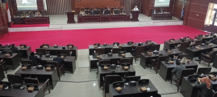 DPRD Lotim Tetapkan Perda Pilkades dan Sistem Perbukuan