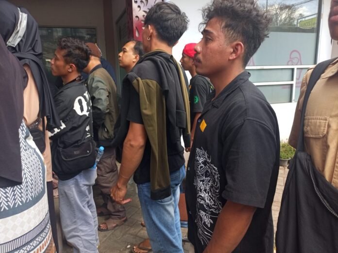 Kebakaran KMP Putri Yasmin, Penumpang Selamat Kesulitan Hubungi Keluarga