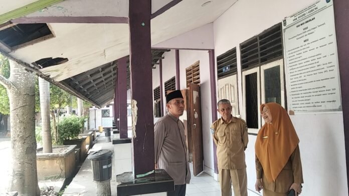 Fraksi PKB Lobar Sidak Gedung SMKN 1 Gerung yang Rawan Ambruk