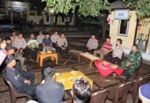 Kapolres Dorong Warga Aktif Jaga Keamanan Lingkungan Kapolres Dorong Warga Aktif Jaga Keamanan Lingkungan
