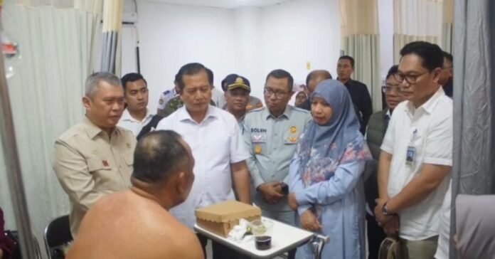 Wabup Lobar Pastikan Korban KMP Putri Yasmin Dapat Penanganan Medis