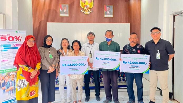 BPJS Ketenagakerjaan NTB Serahkan Manfaat JKM 126 Juta kepada Keluarga Penerima Manfaat di Kelurahan Karang Baru