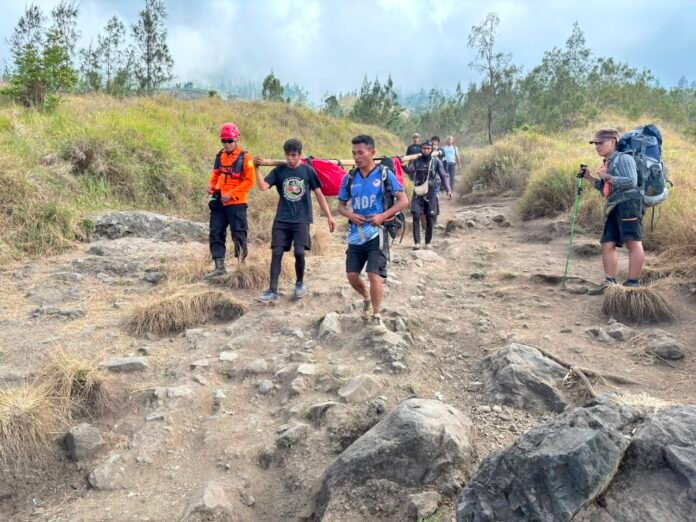 WNA Prancis Cedera Saat Turun dari Gunung Rinjani, Tim SAR Bergerak Lakukan Evakuasi