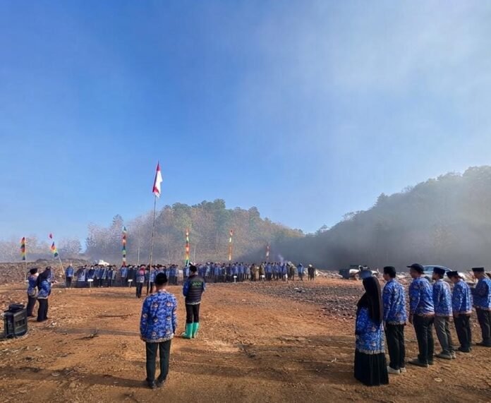 DLH Gelar Upacara HUT Kemerdekaan di TPA Oi Mbo