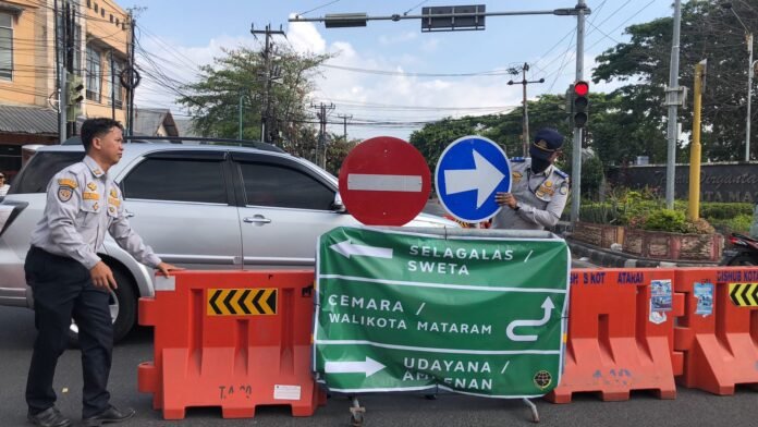 Polisi Ancam Pidana Warga yang Bongkar Barikade Kawasan Rembiga