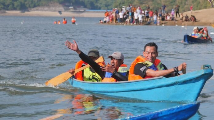 Lomba Dayung Buka Peluang Wisata Olahraga Diwu Moro