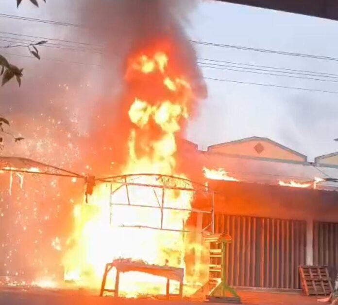 Toko Sembako di Pagutan Timur Terbakar, Toko Sebelahnya Terdampak