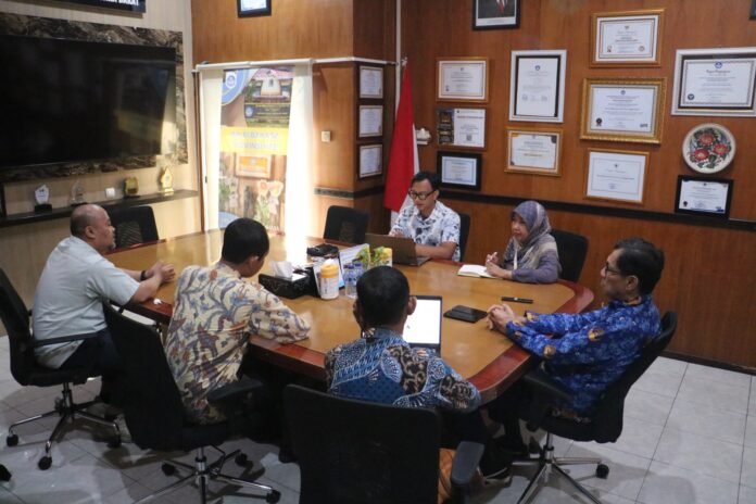 Sidang Komisi Bahasa Daerah Validasi 333 Kosakata Bahasa Samawa untuk Pengayaan KBBI