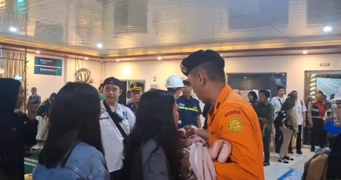 Kebakaran KMP Putri Yasmin, Perjuangan Orang Tua Asal Gunungsari Selamatkan Bayinya yang Terseret hingga Perairan Australia