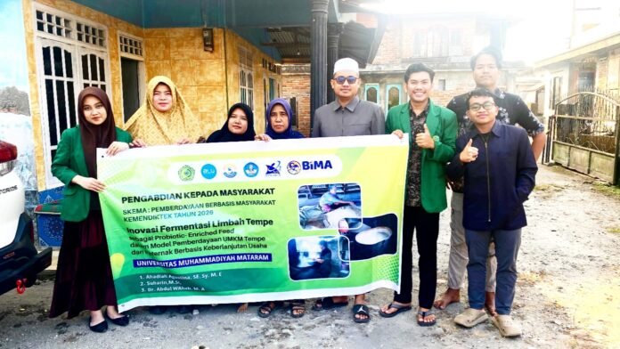 Dorong Keberlanjutan UMKM dan Peternak Lombok Tengah, Tim PkM Ummat Olah Limbah Tempe Jadi Pakan Probiotik