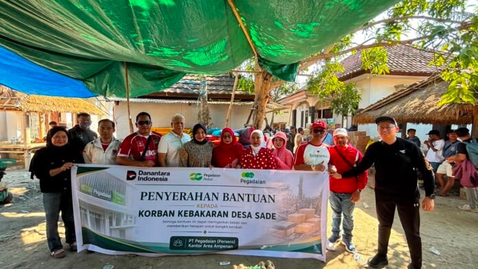 PT Pegadaian Area Ampenan Salurkan Bantuan bagi Korban Kebakaran Desa Sade