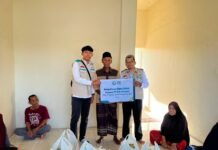 PLN UP3 Sumbawa Bersama YBM Salurkan 26 Paket Sembako bagi Warga yang Membutuhkan PLN UP3 Sumbawa Bersama YBM Salurkan 26 Paket Sembako bagi Warga yang Membutuhkan