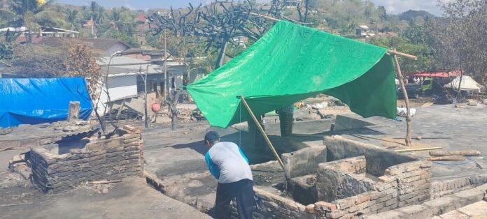 Rencana Rekontruksi Belum Jelas, Warga Sade Pilih Bangun Tenda Darurat