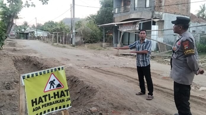 Keluhan Warga Terjawab, Jalan Rusak Menuju Pasar Sekotong Mulai Dibangun