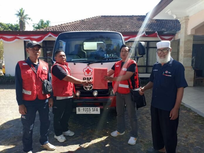 Dukung Pasokan Air Bersih Korban Gempa NTT, PMI NTB Kirim Truk Tangki Air