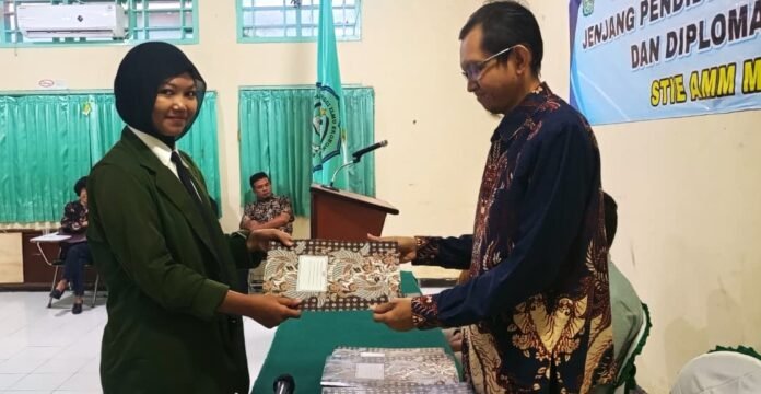 STIE AMM Mataram Gelar Yudisium, Lulusan Didorong Jadi Profesional Berintegritas dan Berdaya Saing