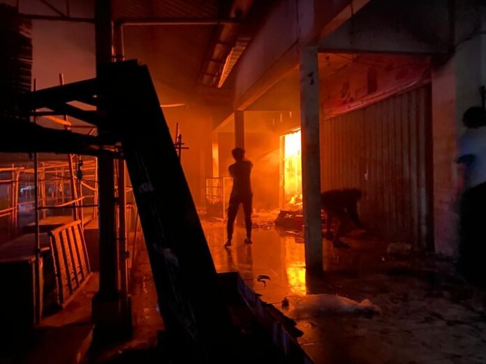Ruko di Pasar Keruak Lombok Timur Terbakar, Kerugian Ditaksir Rp80 Juta