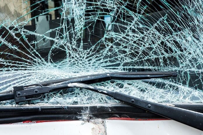 Mobil Pengantar MBG Terlibat Tabrakan di Loteng