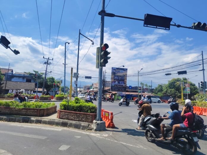 Warga Bongkar Road Barrier, Rekayasa Lalu Lintas Rembiga Dihentikan
