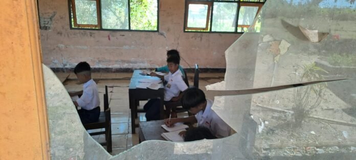 Ditinggal Siswa karena Bangunan Jelek, Komisi IV DPRD Loteng Minta SMPN 5 Praya Timur Direnovasi