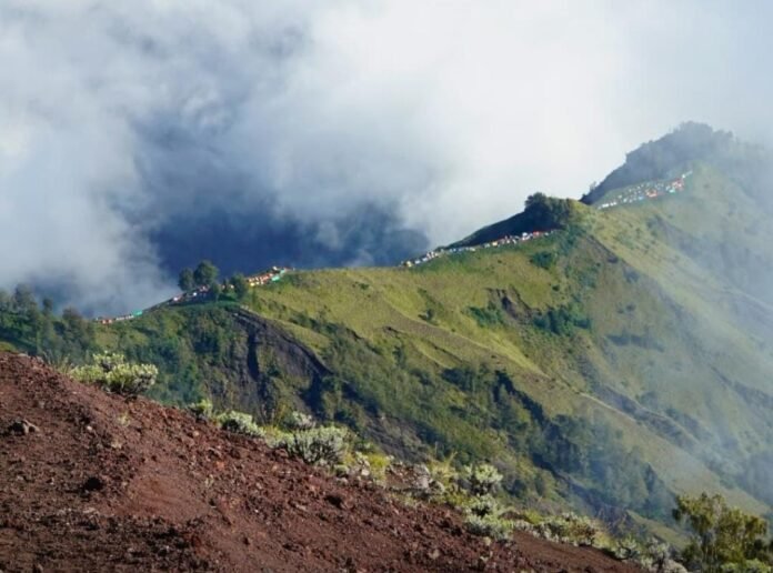 Batasi Pendakian Rinjani, BTNGR Awasi Aktivitas Pendaki