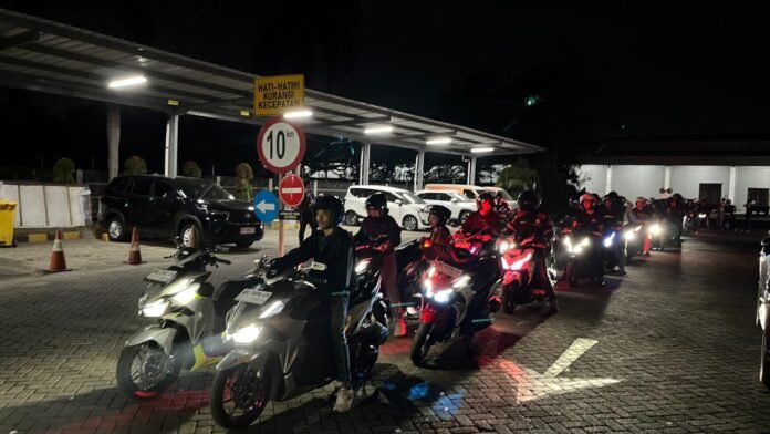 Honda Vario Evo Night Ride Meriahkan Kota Mataram