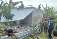 Diduga Bangun di Tanah Pemkab, Rumah Warga di Gerimak Indah Lobar Digusur Satpol PP Diduga Bangun di Tanah Pemkab, Rumah Warga di Gerimak Indah Lobar Digusur Satpol PP