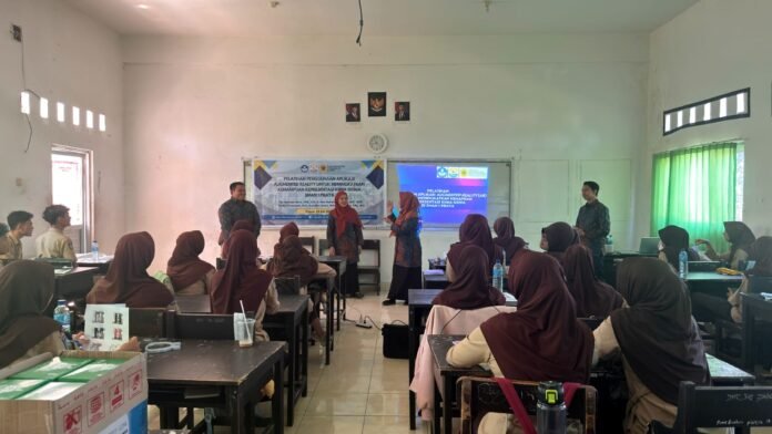 Desen Prodi Pendidikan Kimia Unram Kenalkan Teknologi AR kepada Siswa SMAN 1 Praya