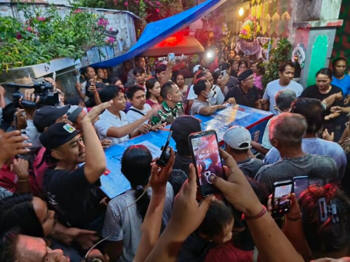 Jenazah ABK KM Virgo Transport 8 Tiba di Rumah Duka, Tangis Keluarga Pecah