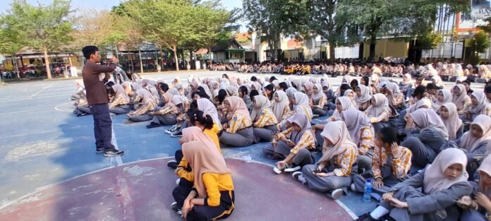 Sosialisasi dan Penyuluhan Kepemudaan serta Pencegahan Terorisme di SMAN 3 Mataram, Kamis (24/09/2026). (suarantb.com/ist)