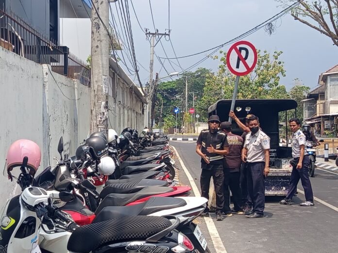 Dishub Mataram Nonaktifkan Titik Parkir di Jalan Mahoni