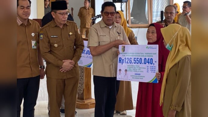 Bupati Lotim Tegaskan Pegawai Dapur MBG Wajib Didaftarkan BPJS Ketenagakerjaan