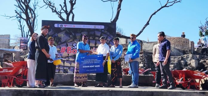 Bluebird Group Salurkan Bantuan untuk Revitalisasi Dusun Adat Sade Pascakebakaran