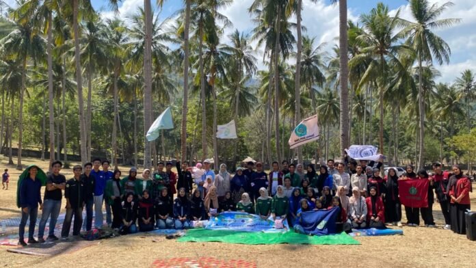 Sinergi Tanpa Batas! Ormawa FKIP Ummat Gelar Gathering Perdana di Pantai Klui untuk Cetak Pemimpin Berdampak