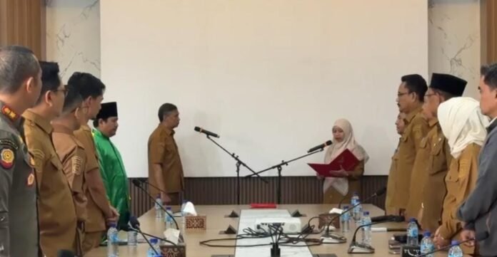 Lantik Asisten I Jadi Pj Sekda, Wabup Lobar Tekankan Soliditas Jajaran OPD Kunci Lewati Masa Transisi Pemerintahan