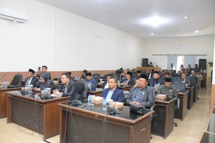 Pansus DPRD KLU Sampaikan Pembahasan Dua Buah Raperda