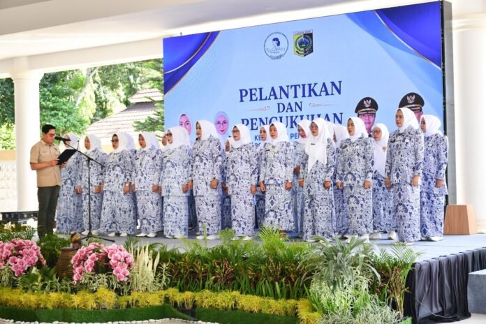 Lantik IWAPI, Bupati Lotim Dorong Perempuan Berkontribusi dalam Peningkatan Kesejahteraan
