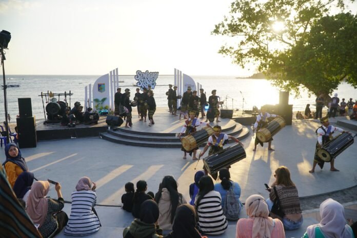 Peluncuran “Senggigi Sunset Show” Dipadati Pengunjung, akan Ada Acara Tiap Akhir Pekan