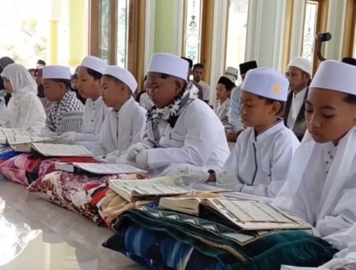 Digelar Turun Temurun, Tradisi Khataman Al-Qur’an Massal Meriahkan Maulid Nabi di Lobar