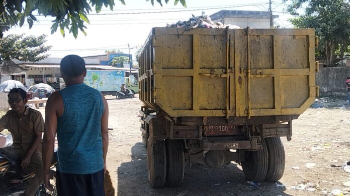 DPRD Pertanyakan Langkah Konkret Penanganan Sampah di Lobar, DLH Akui Banyak Armada Rusak